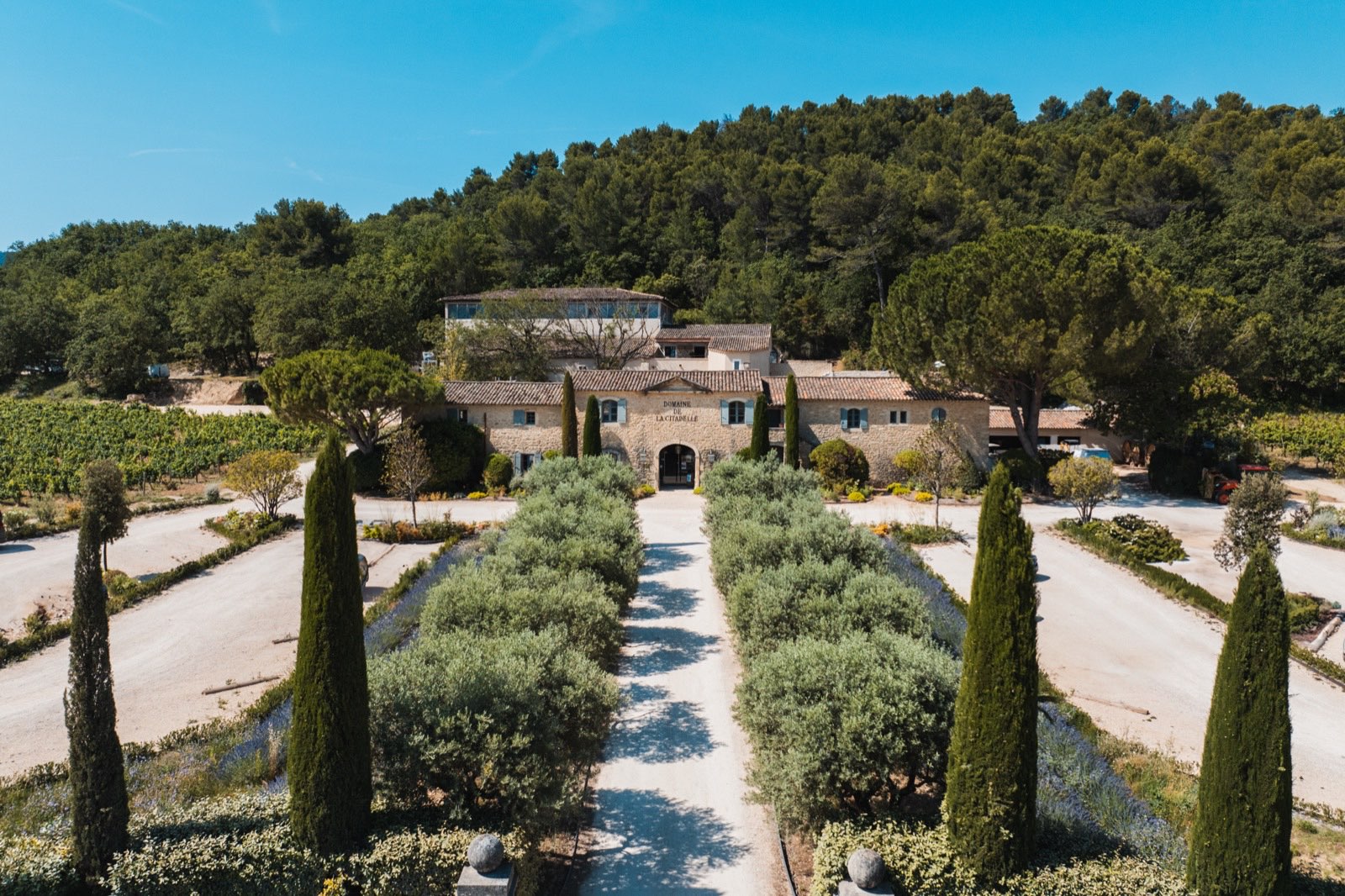 Domaine de la Citadelle seen from the drive